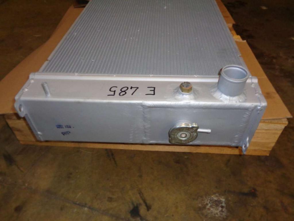 Water radiator for New Holland E 485 Photo 2
