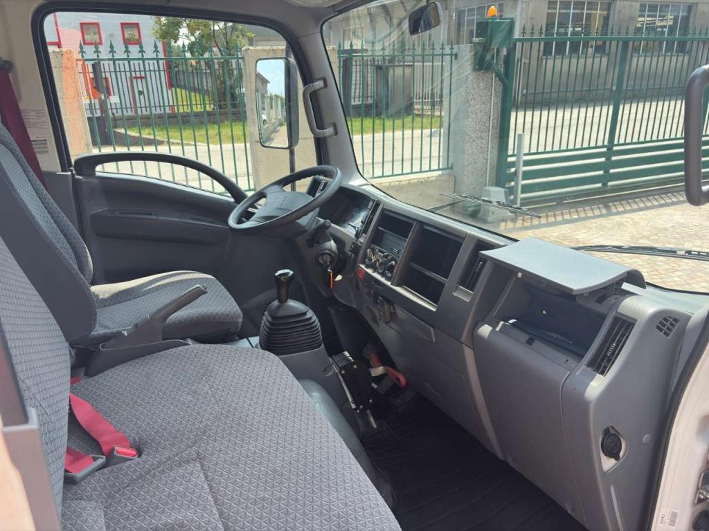 Isuzu M21 Photo 12