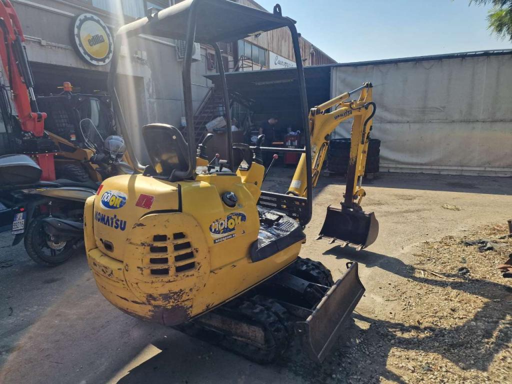 Komatsu PC12 R-8 Photo 4