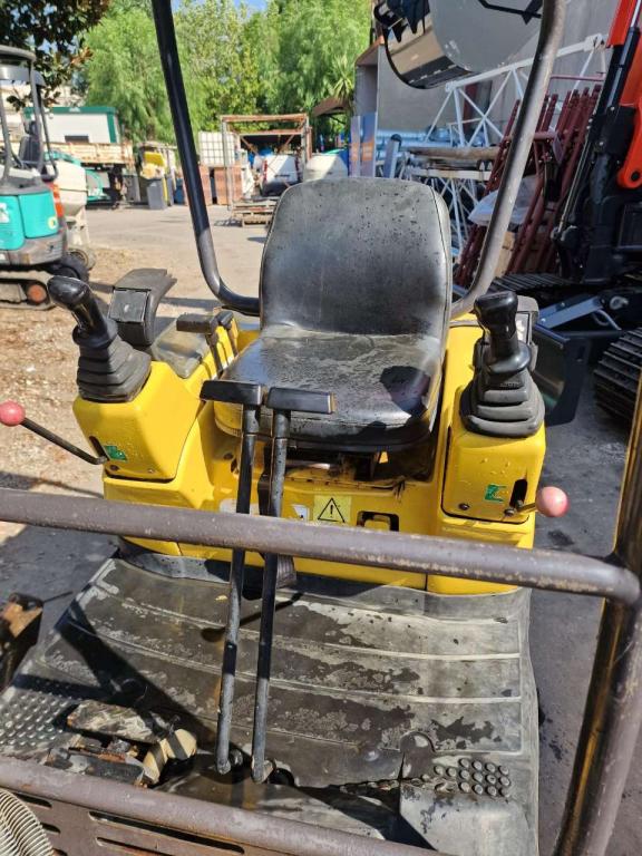 Komatsu PC12 R-8 Photo 5
