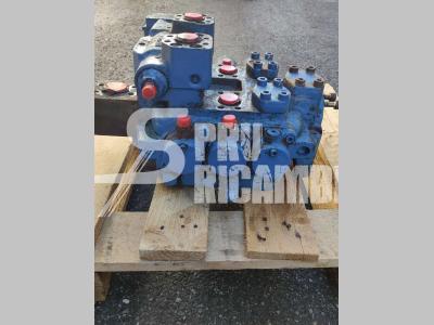Hydraulic distributor for Hitachi LX 145 sold by PRV Ricambi Srl