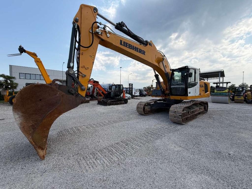 Liebherr R936 NLC Photo 6