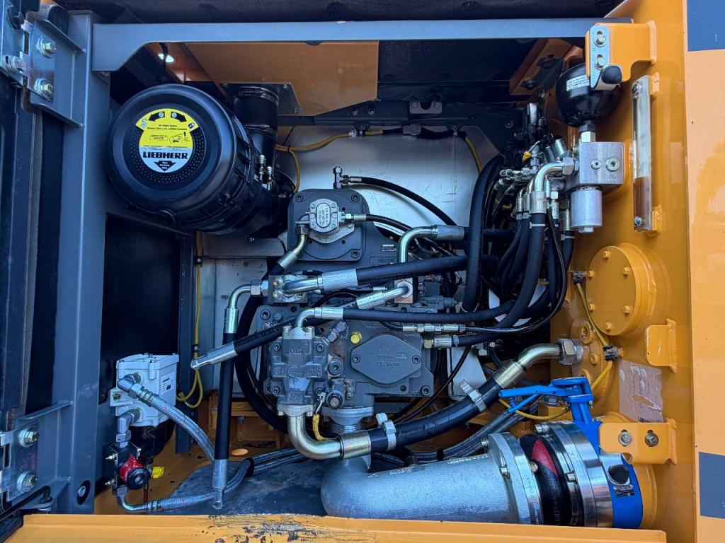 Liebherr R936 NLC Photo 8