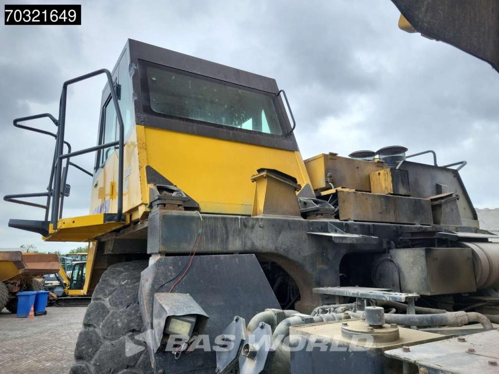 Komatsu HD605 -7E0 Photo 11