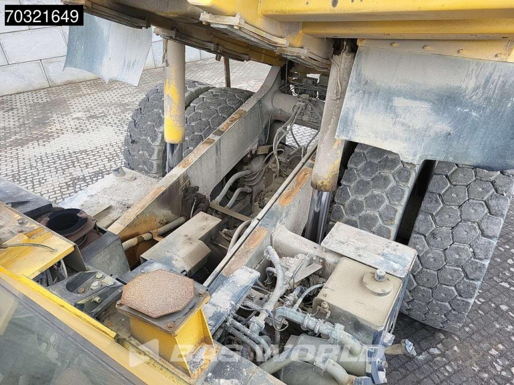 Komatsu HD605 -7E0 Photo 12