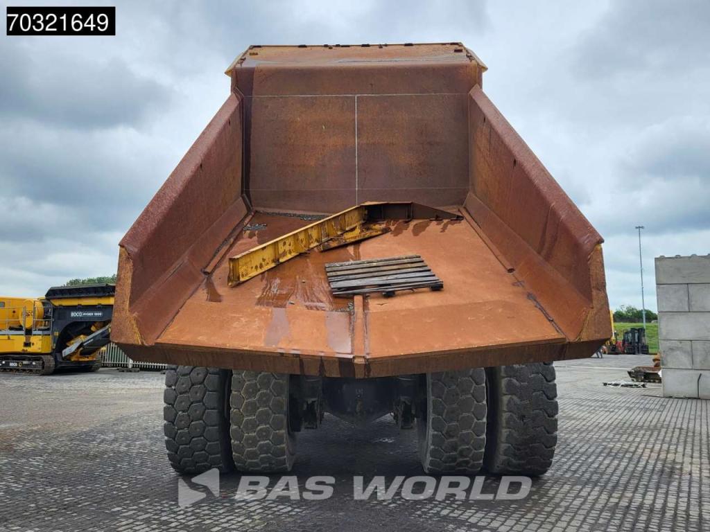Komatsu HD605 -7E0 Photo 6