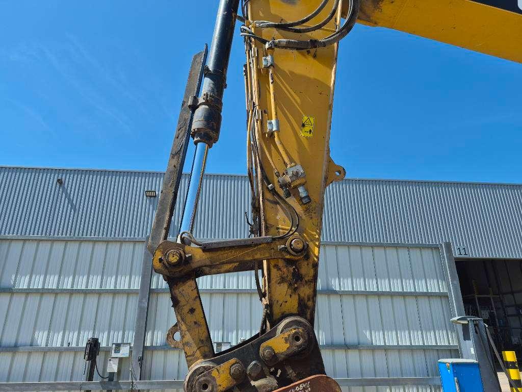 Caterpillar 326FL Photo 16