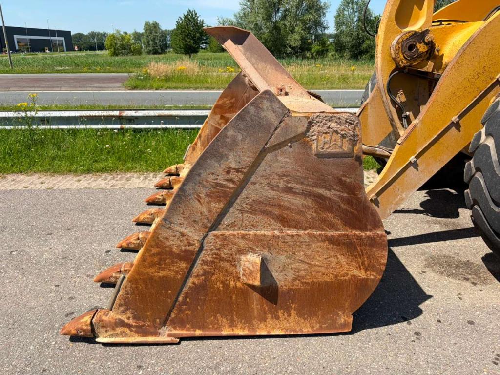 Caterpillar 966M Photo 10
