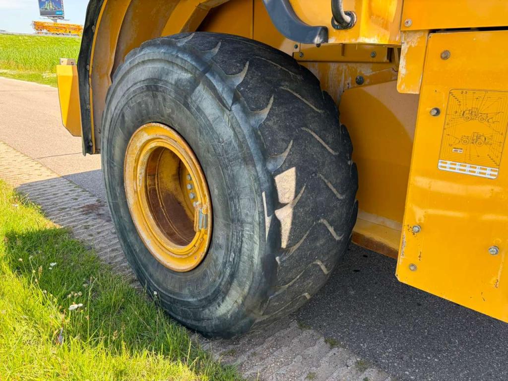 Caterpillar 966M Photo 14