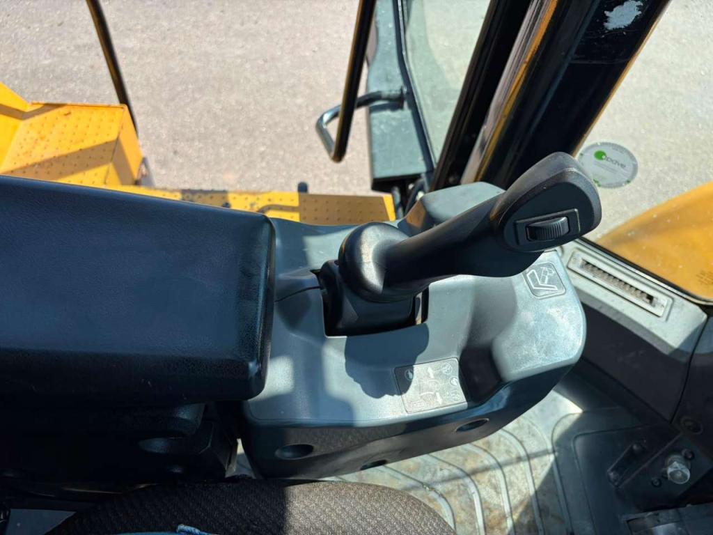 Caterpillar 966M Photo 19