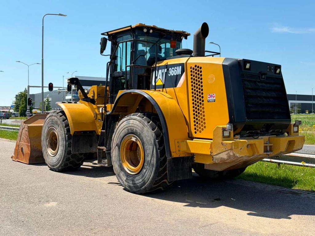 Caterpillar 966M Photo 3