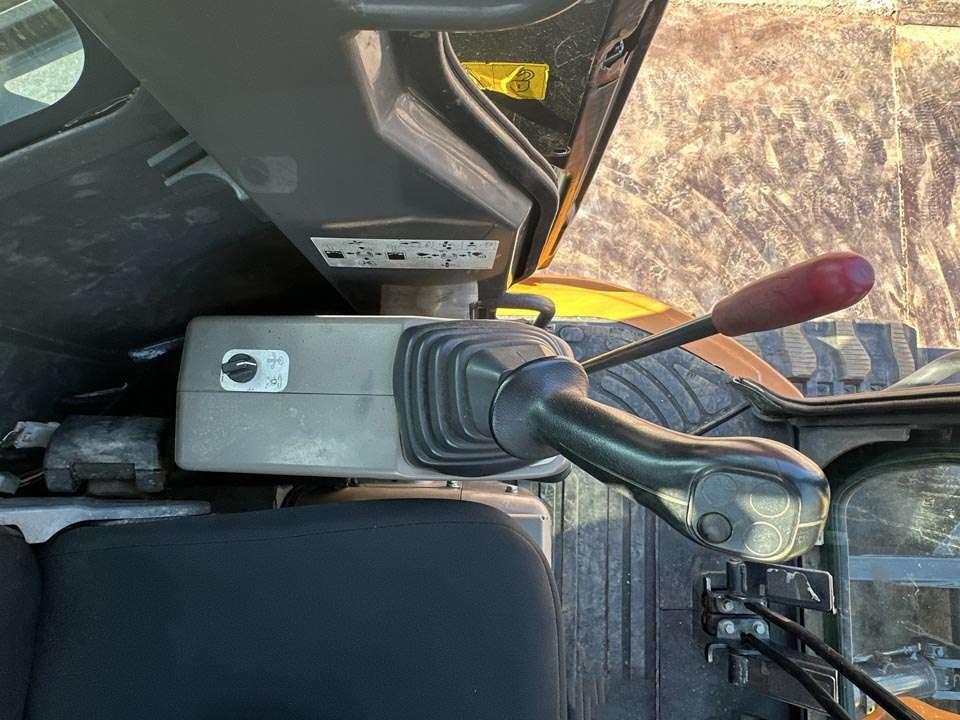 Case CX50B Photo 16