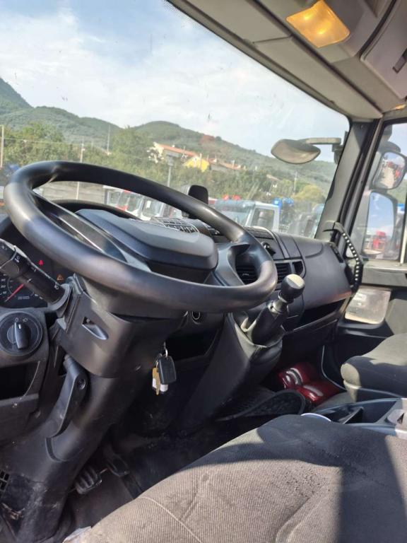Iveco EUROCARGO 120-190L Photo 2