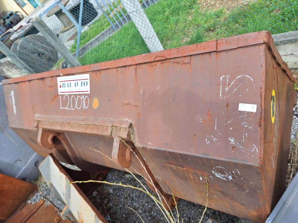 hook-on 2750 mm Loader bucket Photo 2