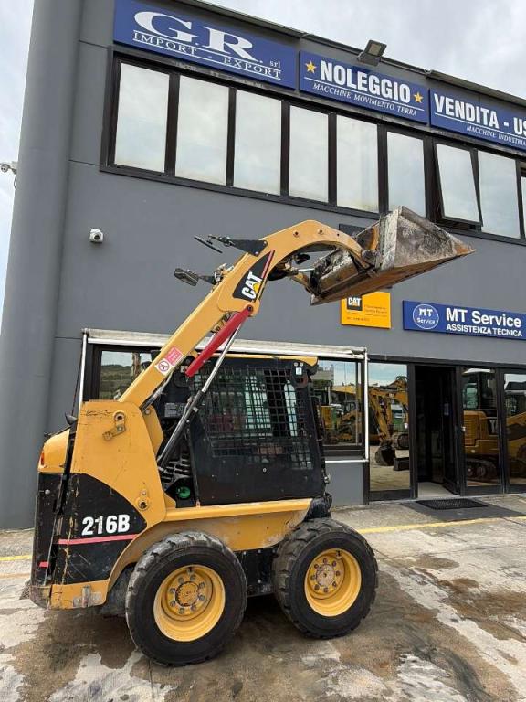 Caterpillar 216B Photo 2