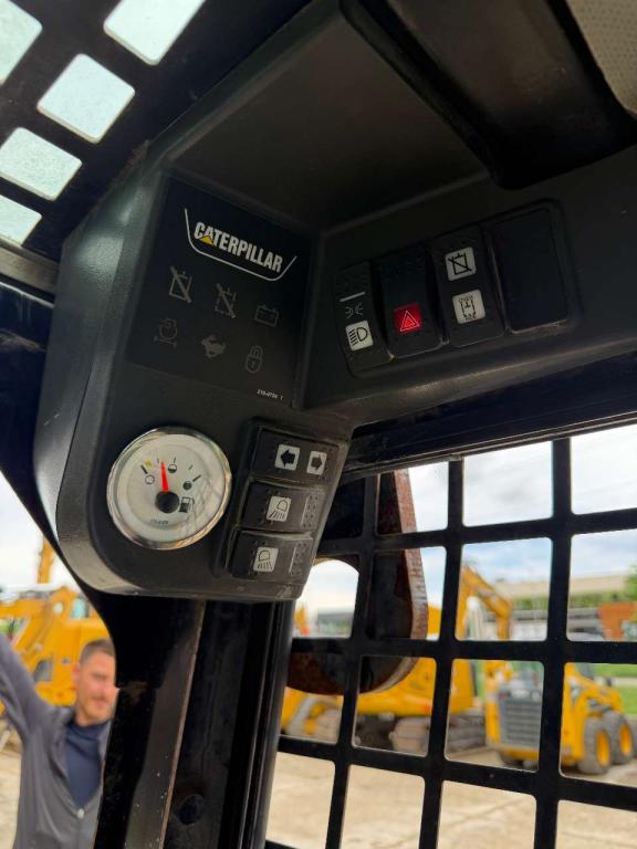 Caterpillar 216B Photo 9