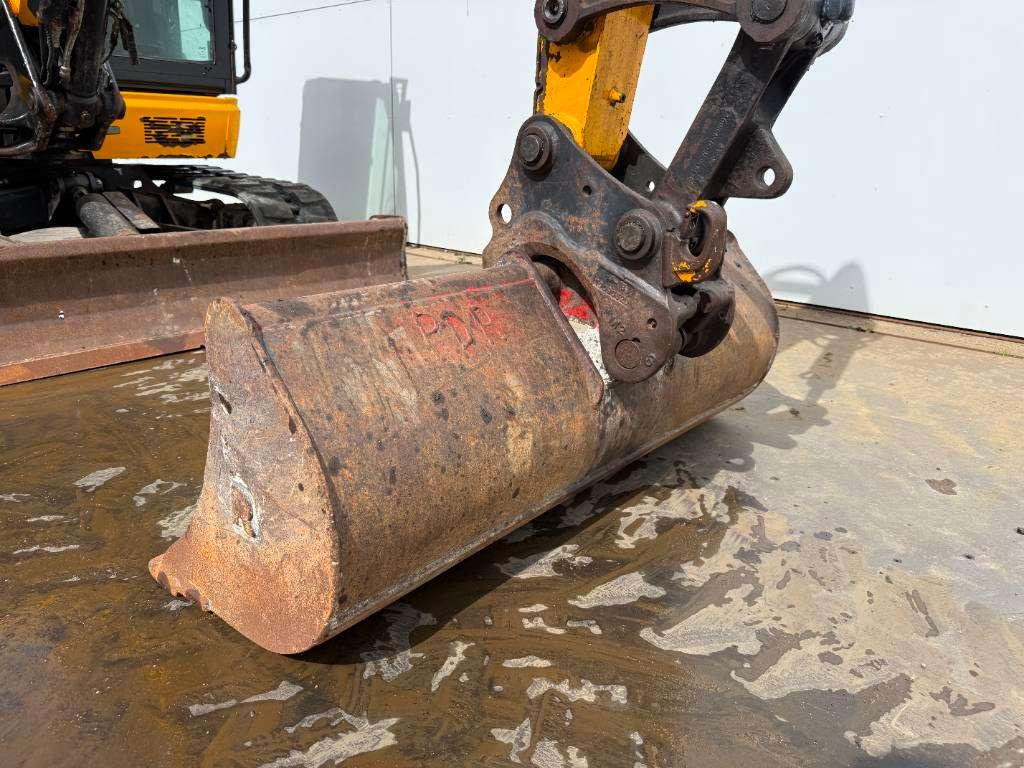 JCB 48Z-1 - Hammer Lines / Quick Coupler Photo 17