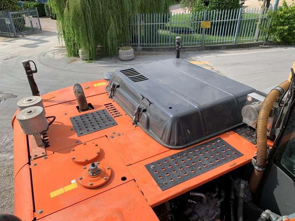 Hitachi ZX280LCN-3 Photo 17