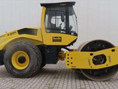 Bomag BW213 DH-5 sold by Bove Verhuur & Verkoop