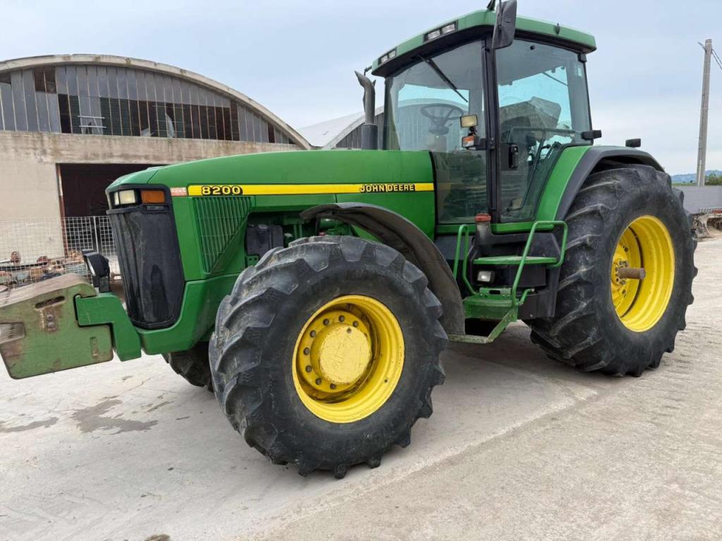 John Deere 8200 Photo 1