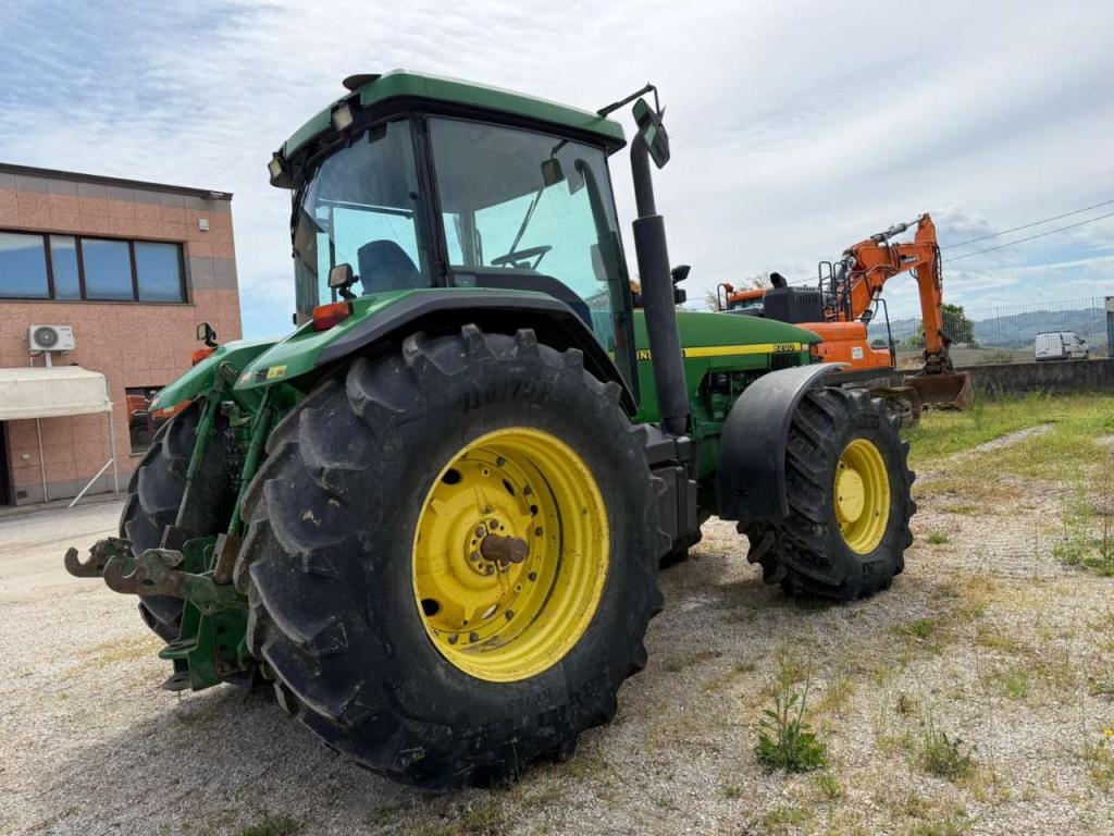John Deere 8200 Photo 2