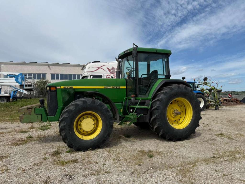 John Deere 8200 Photo 5