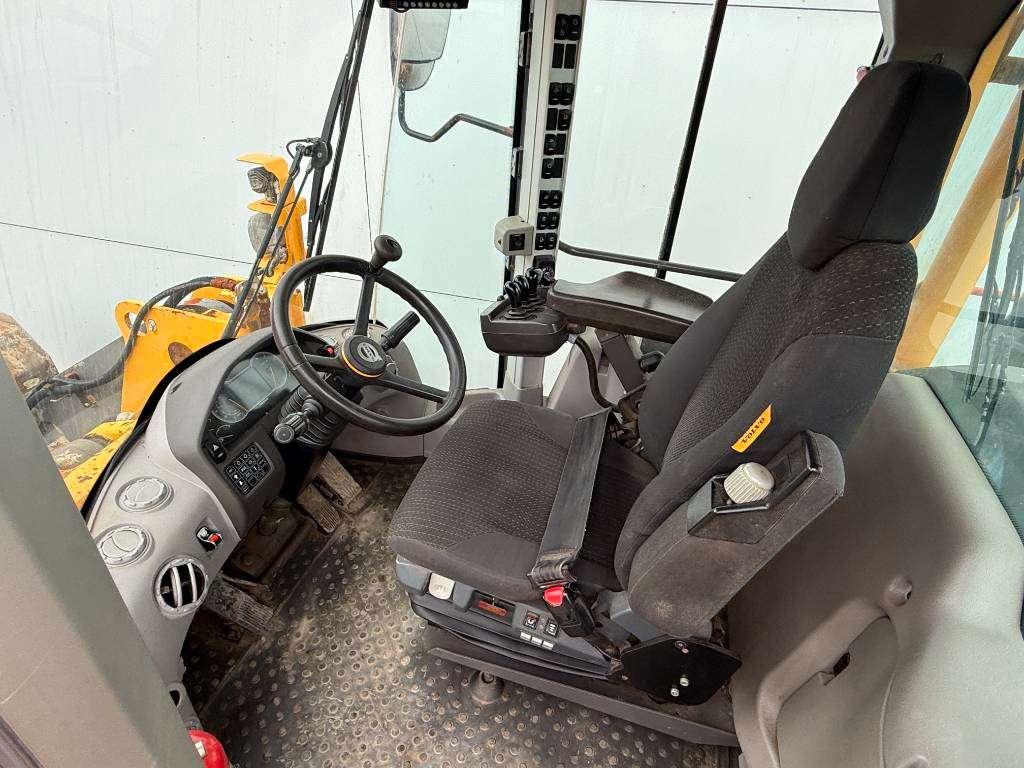 Volvo L120H - 3rd Function / Quick Coupler Photo 8