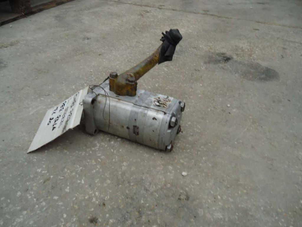 Steering clutch hydraulic pump for Fiat Allis FL20 Photo 2