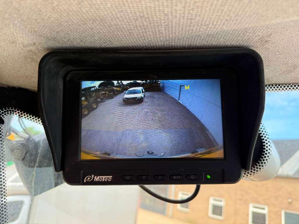 Liebherr L580 - Automatic Greasing / Heated Seat Photo 13