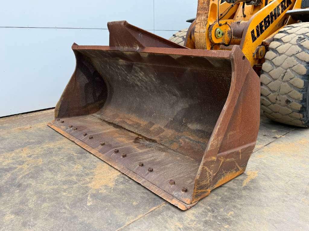 Liebherr L580 - Automatic Greasing / Heated Seat Photo 15