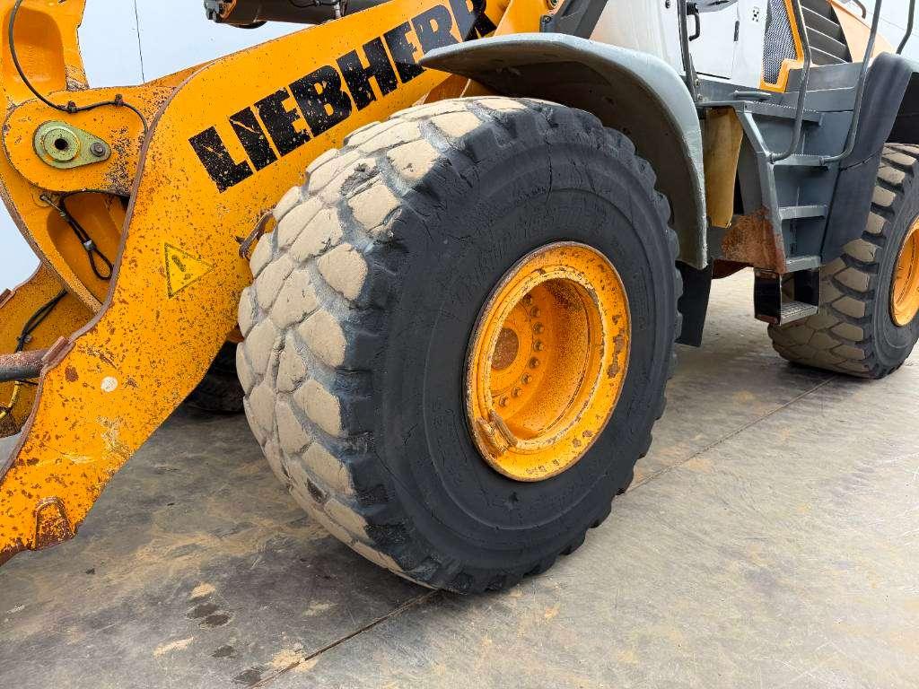 Liebherr L580 - Automatic Greasing / Heated Seat Photo 21