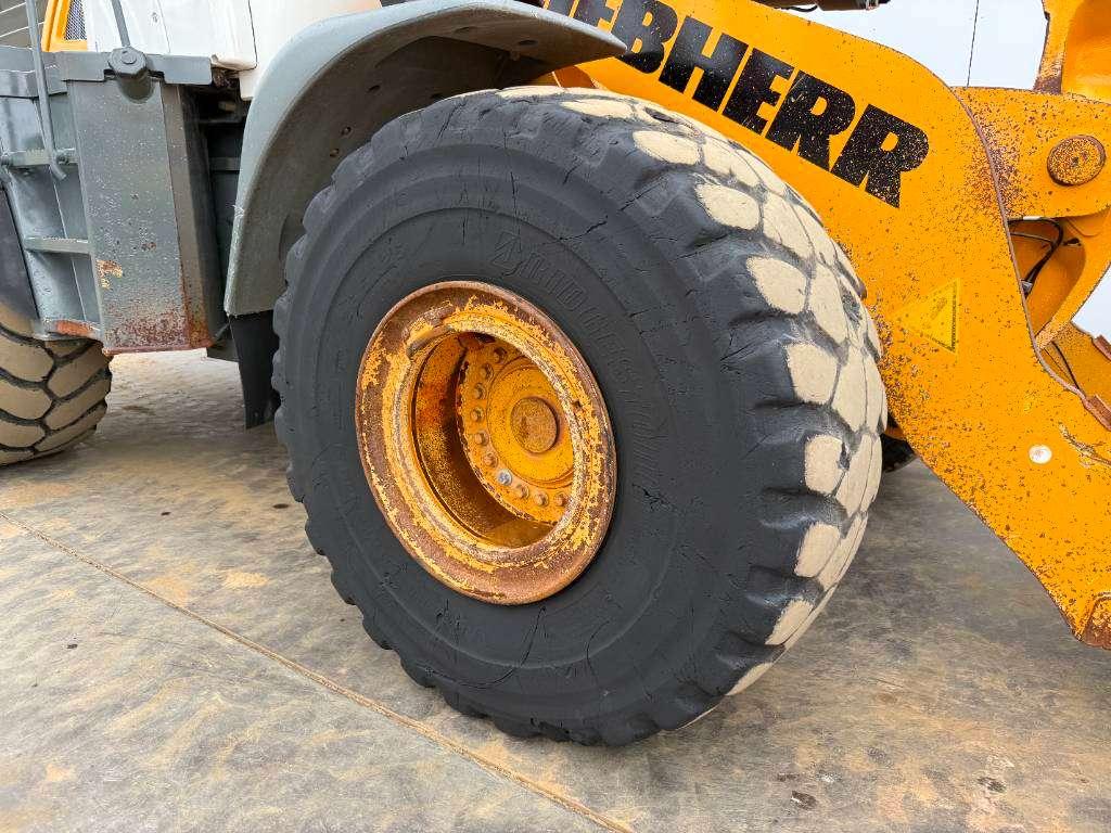 Liebherr L580 - Automatic Greasing / Heated Seat Photo 24
