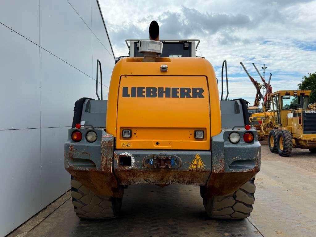 Liebherr L580 - Automatic Greasing / Heated Seat Photo 4