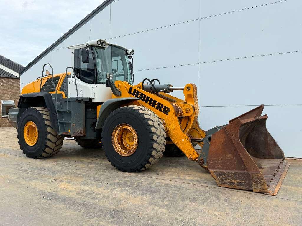 Liebherr L580 - Automatic Greasing / Heated Seat Photo 7