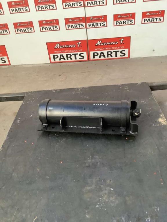 Accumulator for Hitachi ZW250-6 Photo 3