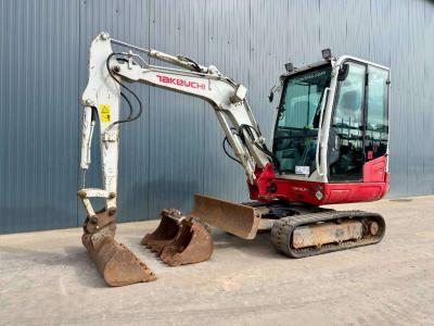 Takeuchi TB230 Photo 1