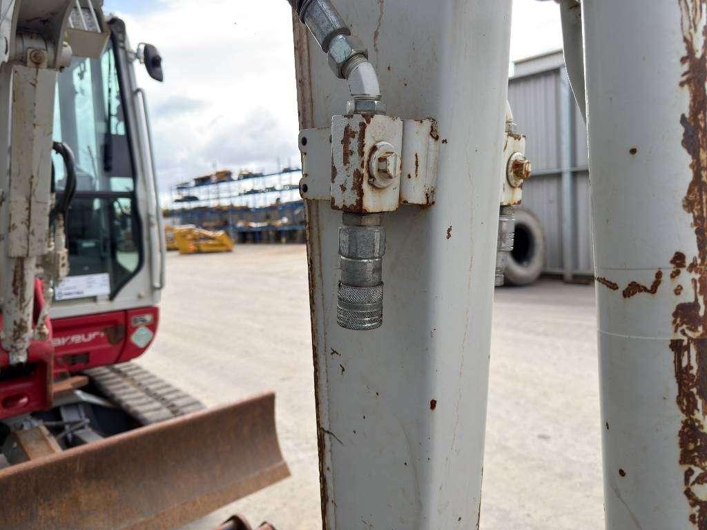 Takeuchi TB230 Photo 14