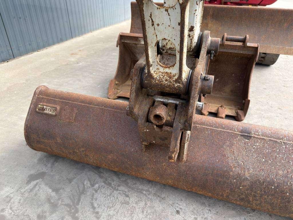 Takeuchi TB230 Photo 16