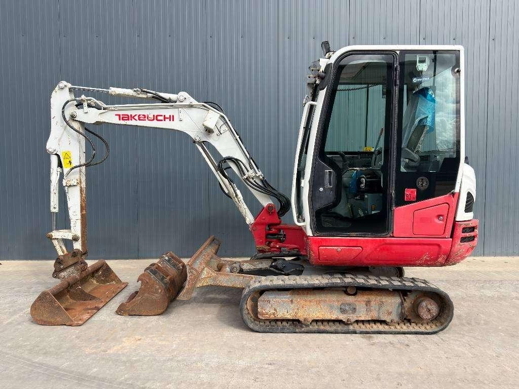 Takeuchi TB230 Photo 2