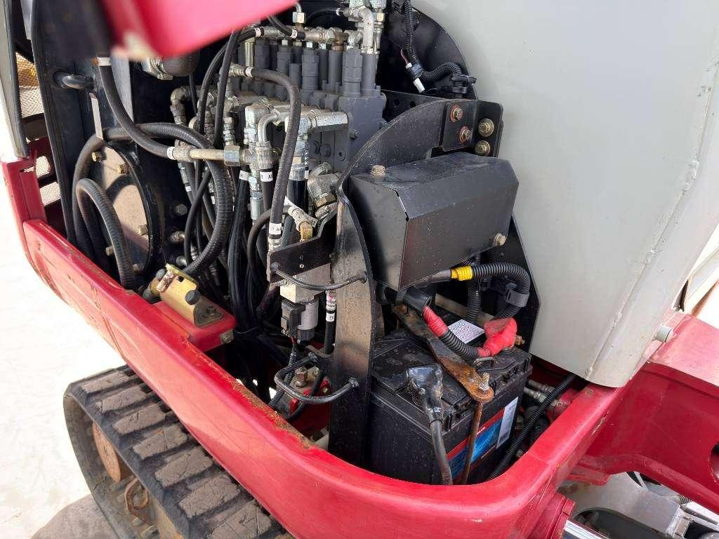 Takeuchi TB230 Photo 24