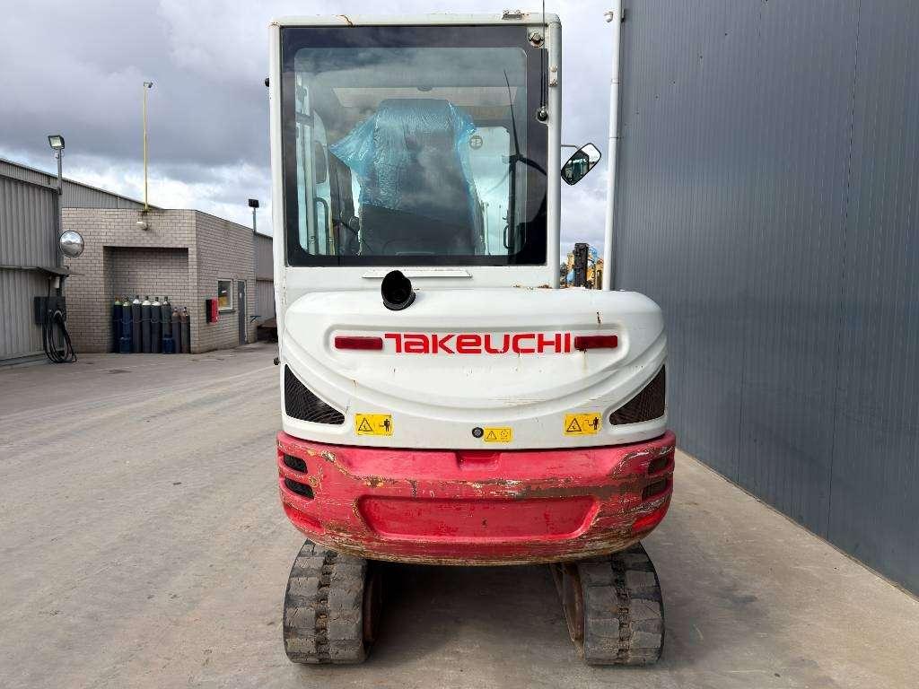 Takeuchi TB230 Photo 4