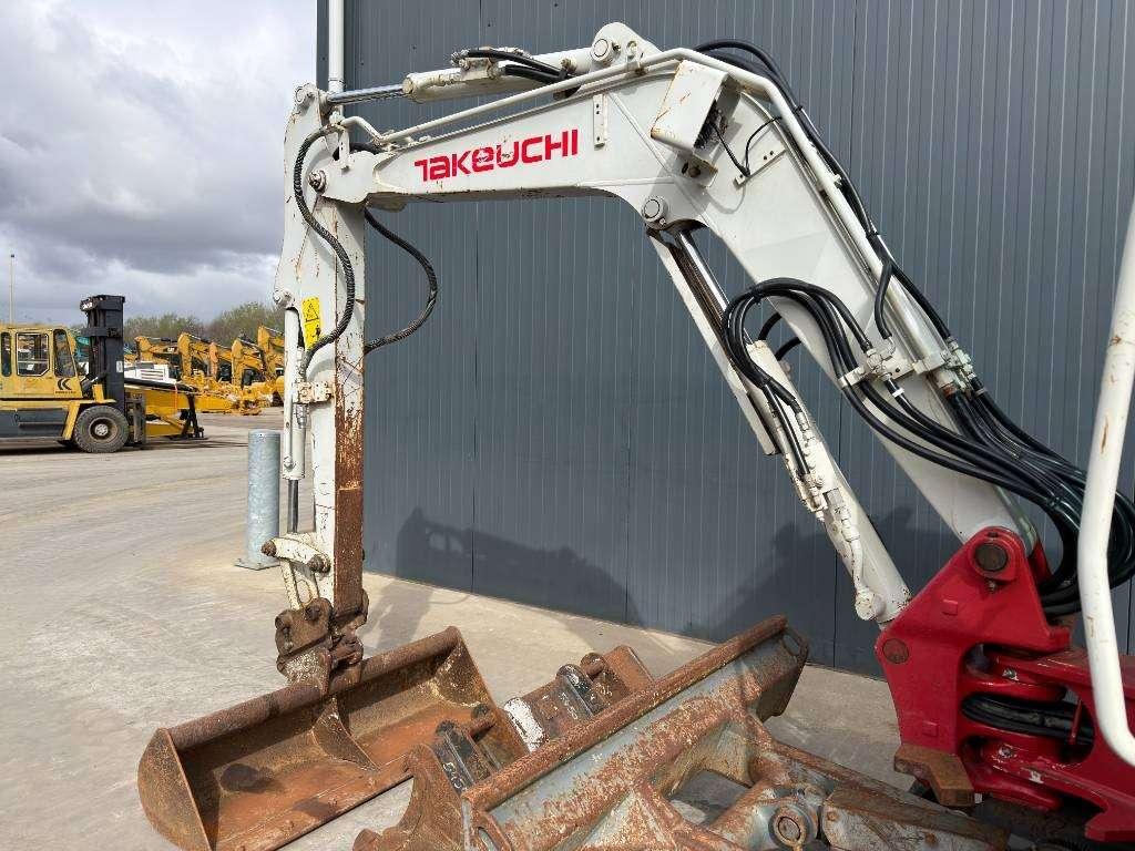 Takeuchi TB230 Photo 8