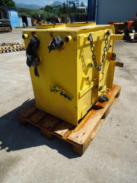 Oil tank for New Holland 385B Photo 4
