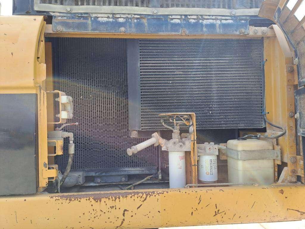 Caterpillar 330DL UHD Photo 17