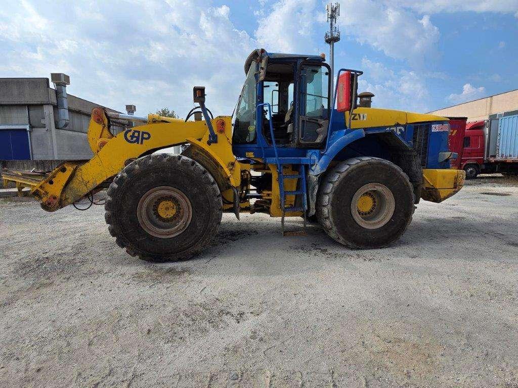 Hitachi ZW310 Photo 1