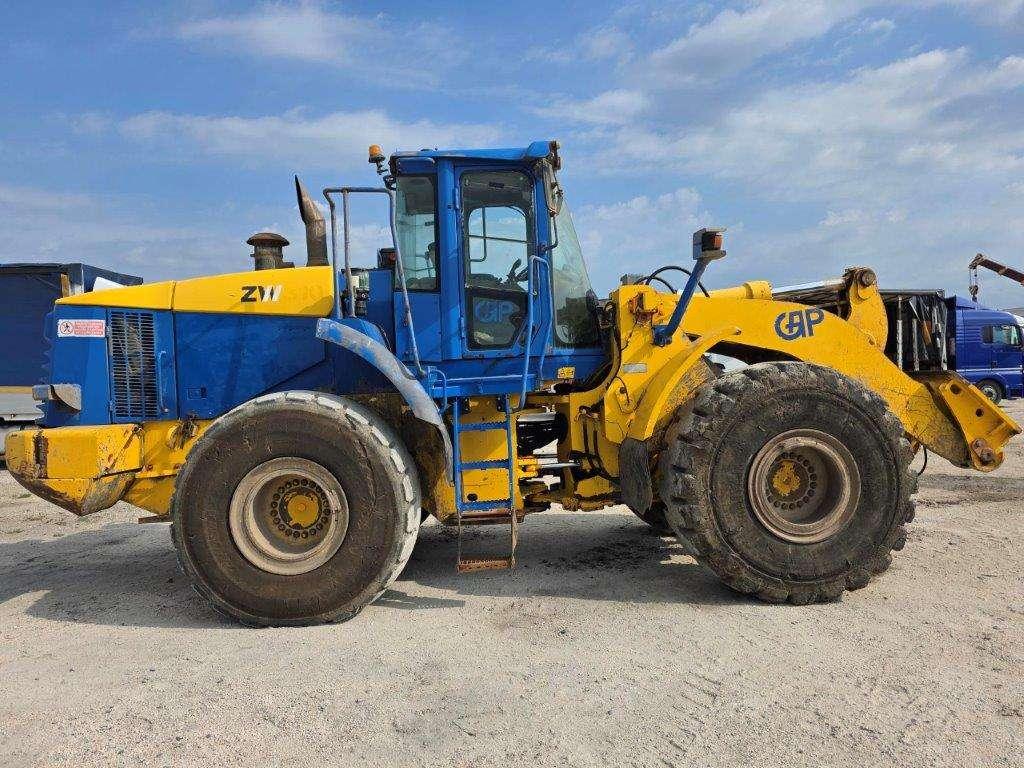 Hitachi ZW310 Photo 5