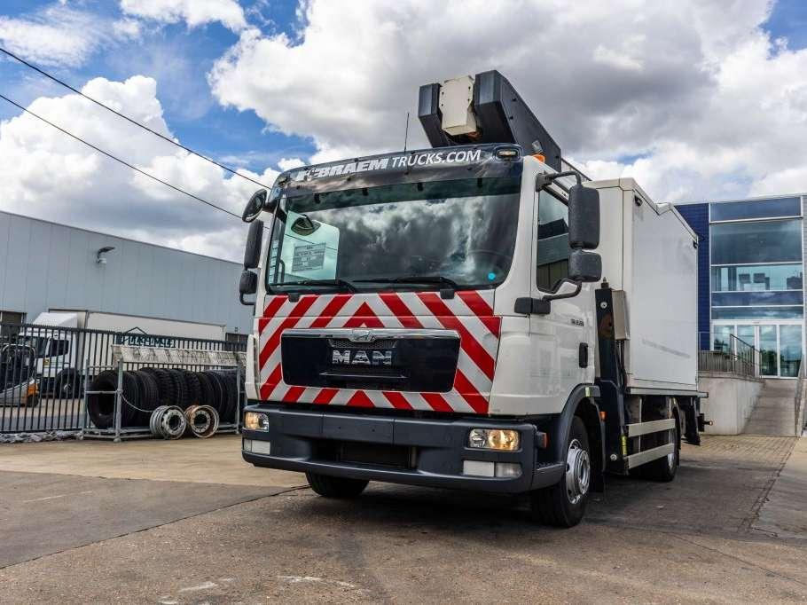 Man TGL 12.220 BL - VERSALIFT VDT 190F Photo 1