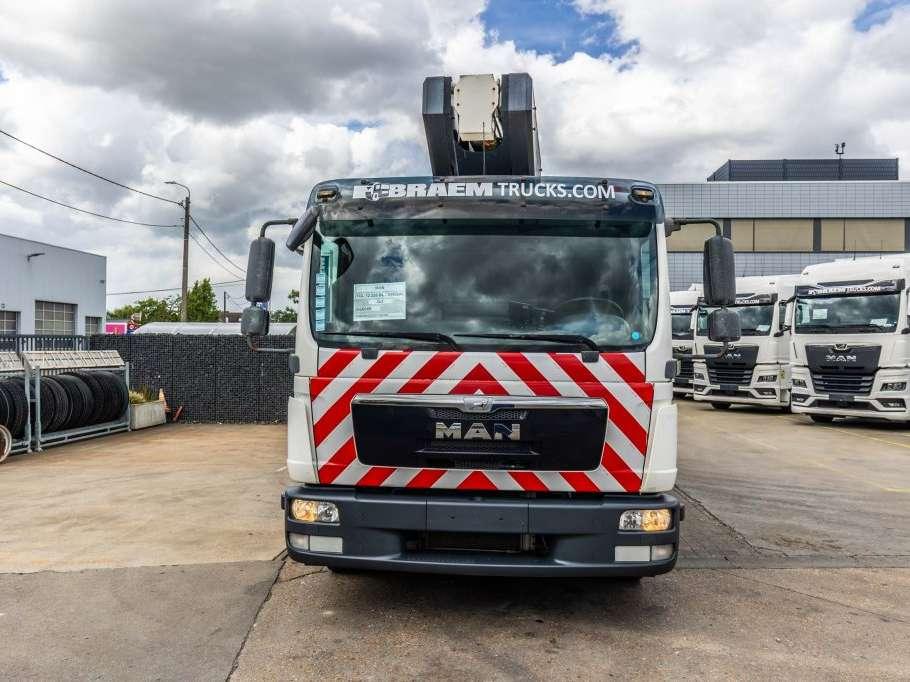 Man TGL 12.220 BL - VERSALIFT VDT 190F Photo 2