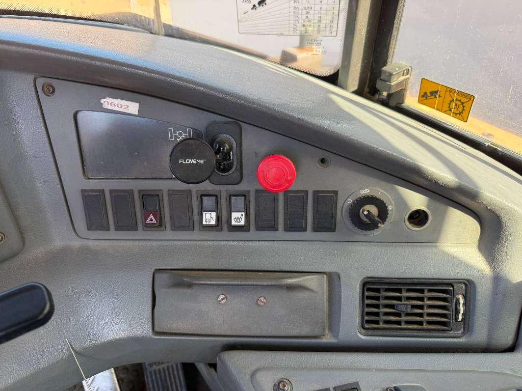 Volvo A40D - Tailgate / Heated Seat Photo 11