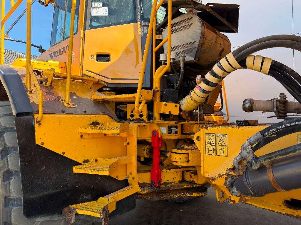 Volvo A40D - Tailgate / Heated Seat Photo 21